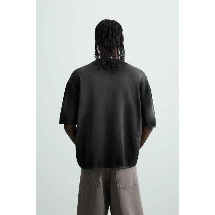 ТРИКОТАЖНАЯ ФУТБОЛКА С ПРИНТОМ-СПРЕЕМ