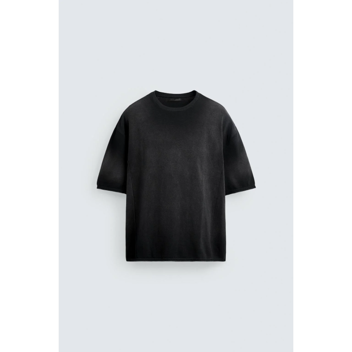 ТРИКОТАЖНАЯ ФУТБОЛКА С ПРИНТОМ-СПРЕЕМ