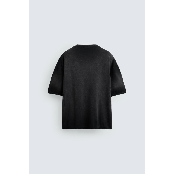 ТРИКОТАЖНАЯ ФУТБОЛКА С ПРИНТОМ-СПРЕЕМ