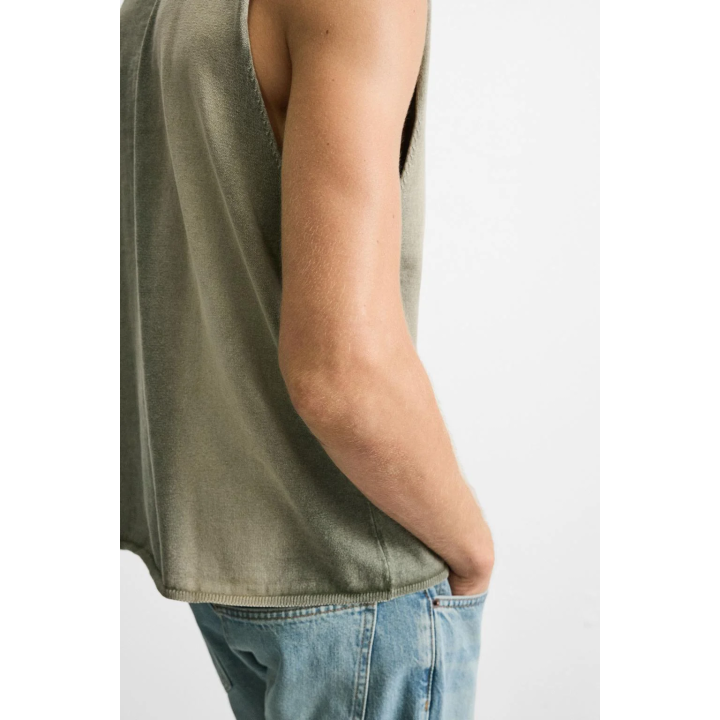 ТРИКОТАЖНАЯ МАЙКА С ЭФФЕКТОМ ПОТЕРТОСТИ