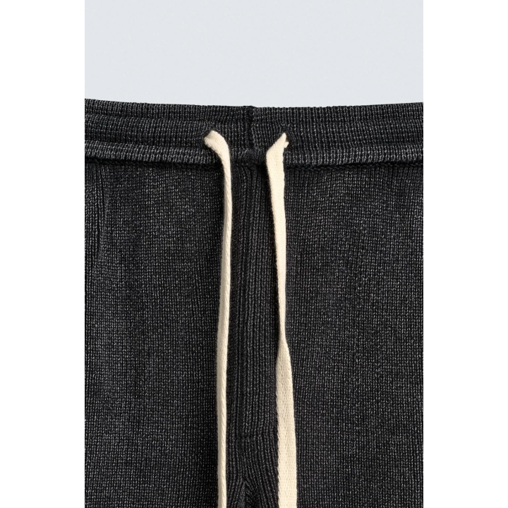 БРЮКИ ИЗ РЕЛЬЕФНОГО ТРИКОТАЖА