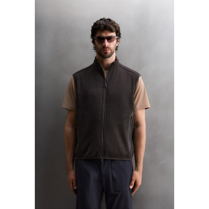 ЖИЛЕТ ИЗ ТРИКОТАЖА С ФЛИСОВОЙ ПОДКЛАДКОЙ