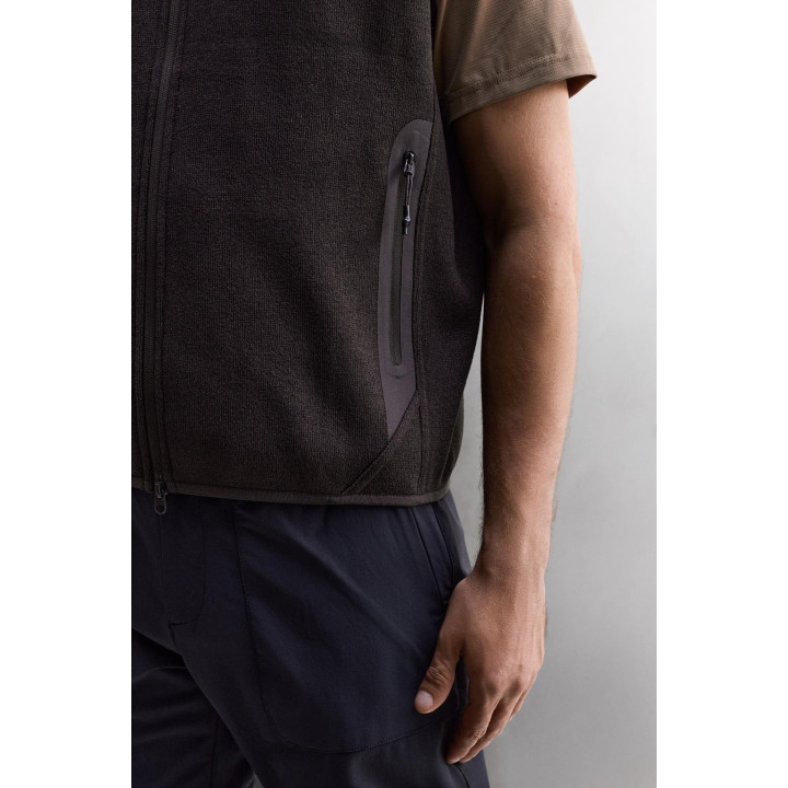 ЖИЛЕТ ИЗ ТРИКОТАЖА С ФЛИСОВОЙ ПОДКЛАДКОЙ