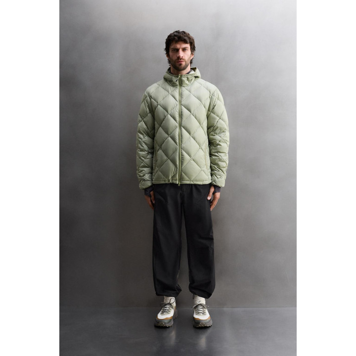 СТЕГАНАЯ КУРТКА ИЗ 100% ПУХА С КАПЮШОНОМ