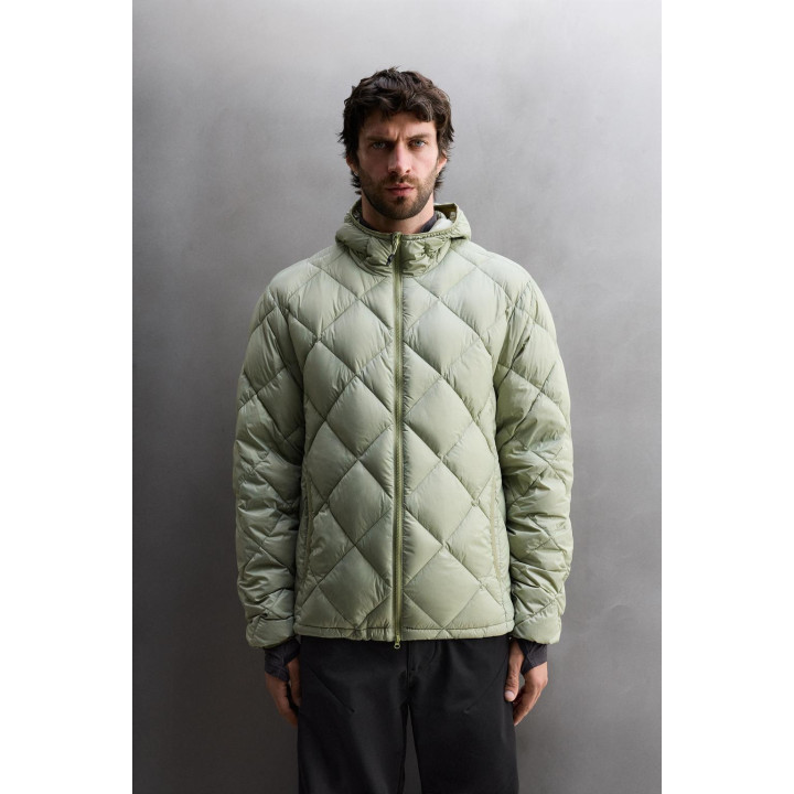 СТЕГАНАЯ КУРТКА ИЗ 100% ПУХА С КАПЮШОНОМ