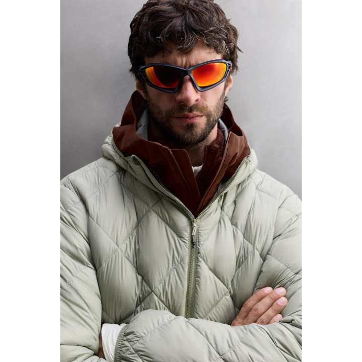 СТЕГАНАЯ КУРТКА ИЗ 100% ПУХА С КАПЮШОНОМ