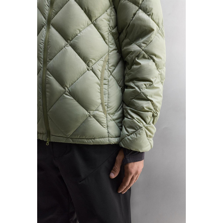 СТЕГАНАЯ КУРТКА ИЗ 100% ПУХА С КАПЮШОНОМ