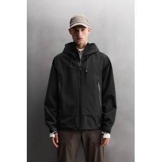 Техническая водонепроницаемая куртка из шелковистой ткани