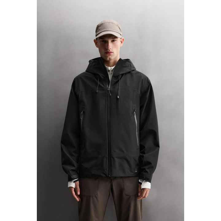 Техническая водонепроницаемая куртка из шелковистой ткани