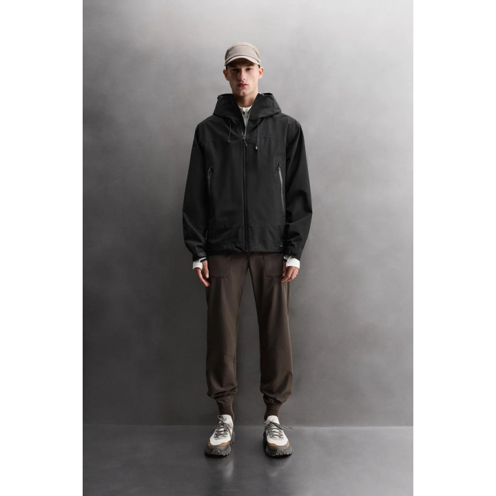 Техническая водонепроницаемая куртка из шелковистой ткани