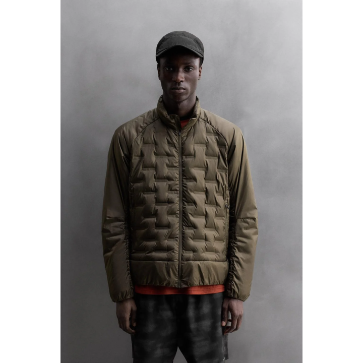 СТЕГАНАЯ БЕГОВАЯ КУРТКА С ПУХОВЫМ НАПОЛНИТЕЛЕМ