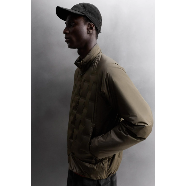 СТЕГАНАЯ БЕГОВАЯ КУРТКА С ПУХОВЫМ НАПОЛНИТЕЛЕМ