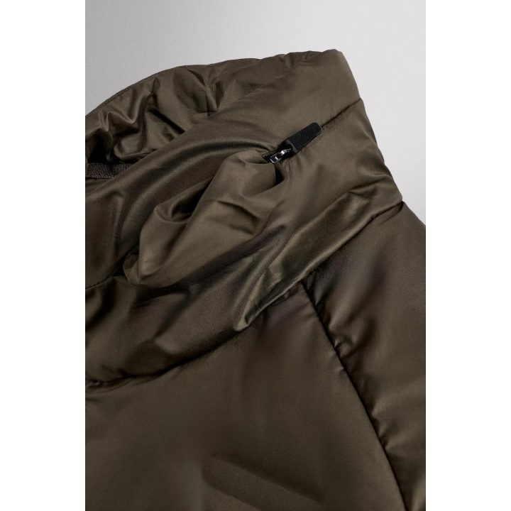 СТЕГАНАЯ БЕГОВАЯ КУРТКА С ПУХОВЫМ НАПОЛНИТЕЛЕМ