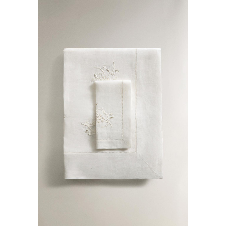 Льняная рождественская скатерть с цветочной вышивкой