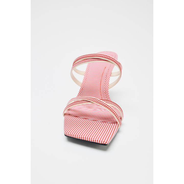 ТАНКЕТКА С КЛЕТЧАТЫМИ РЕМЕШКАМИ