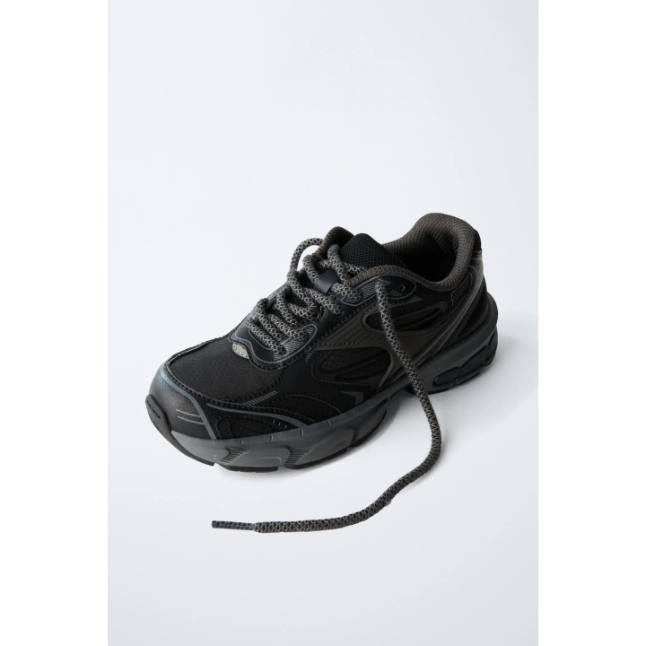 МНОГОКОМПОНЕНТНЫЕ СПОРТИВНЫЕ КРОССОВКИ