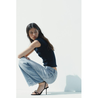 БОСОНОЖКИ С ПЕРЕКРЕСТНЫМИ РЕМЕШКАМИ И БУСИНАМИ