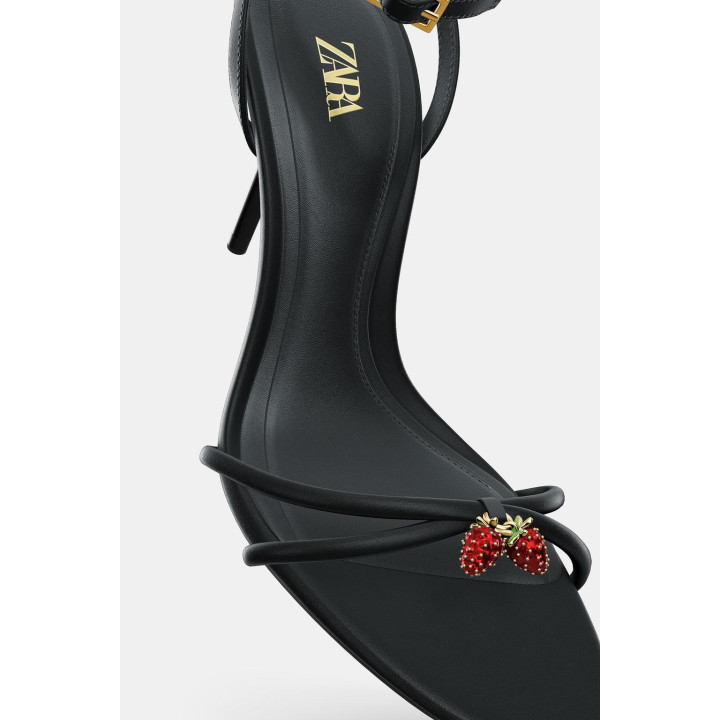 БОСОНОЖКИ С ПЕРЕКРЕСТНЫМИ РЕМЕШКАМИ И БУСИНАМИ