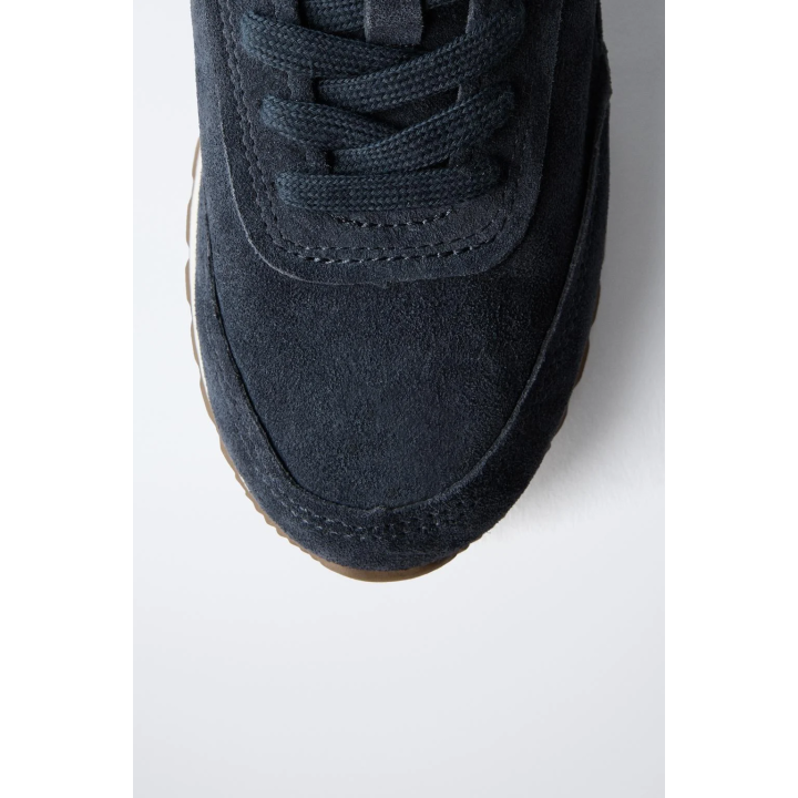 Кожаные кроссовки