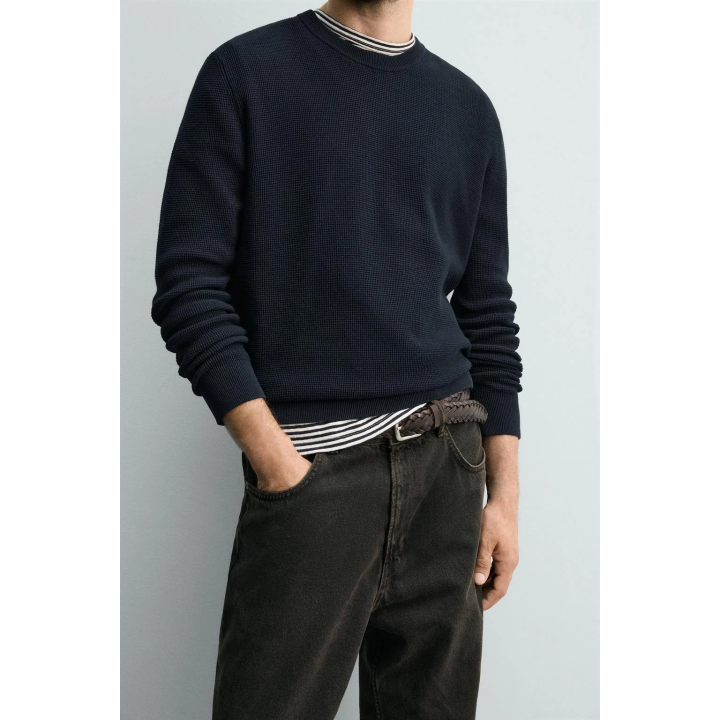 ДЖЕМПЕР КЛАССИЧЕСКОГО КРОЯ С РЕЛЬЕФНОЙ ТКАНЬЮ