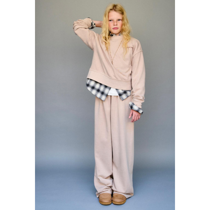 ТОЛСТОВКА С НАДПИСЬЮ И ЭФФЕКТОМ ПОТЕРТОСТИ