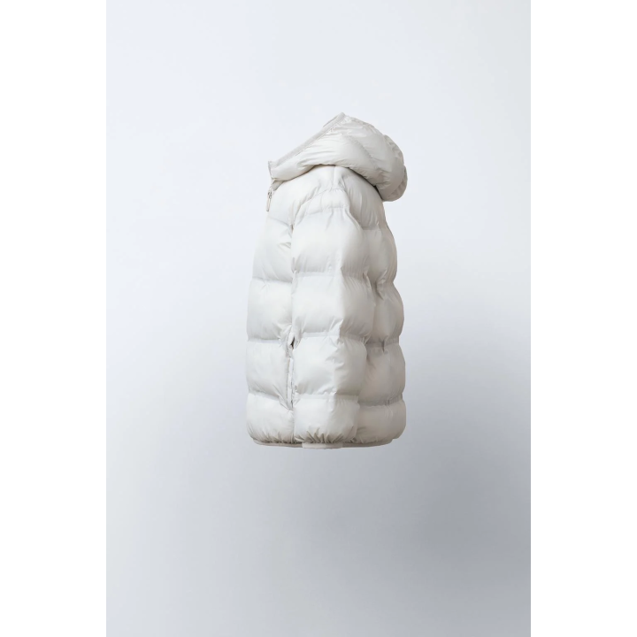 УЛЬТРАЛЕГКАЯ СТЕГАНАЯ КУРТКА С КАПЮШОНОМ