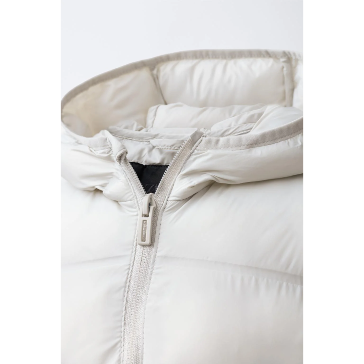 УЛЬТРАЛЕГКАЯ СТЕГАНАЯ КУРТКА С КАПЮШОНОМ