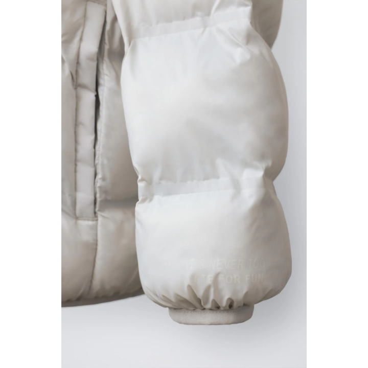 УЛЬТРАЛЕГКАЯ СТЕГАНАЯ КУРТКА С КАПЮШОНОМ