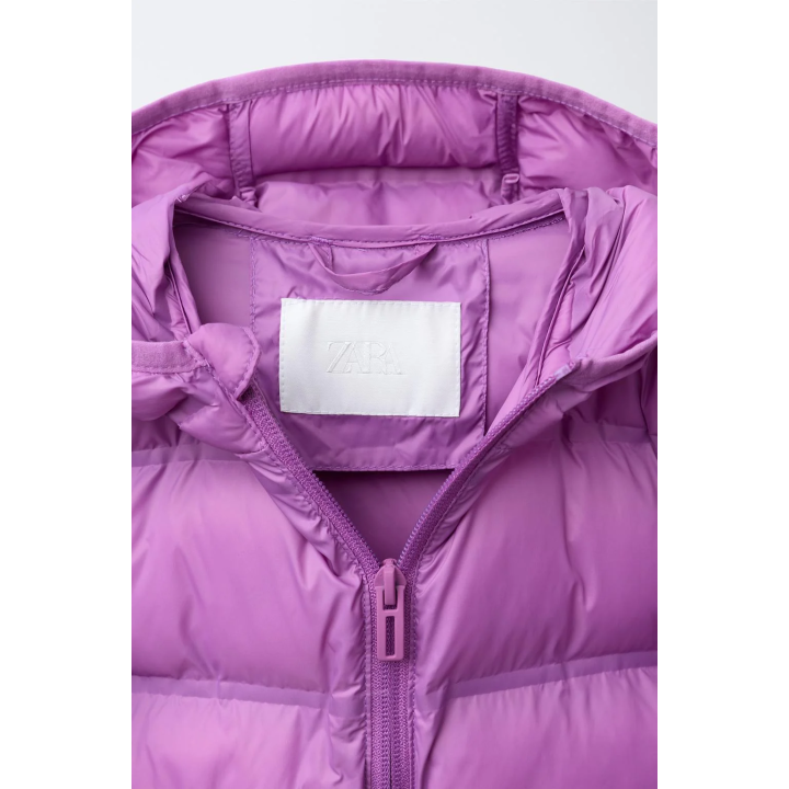 ЛЕГКАЯ СТЕГАНАЯ КУРТКА С КАПЮШОНОМ