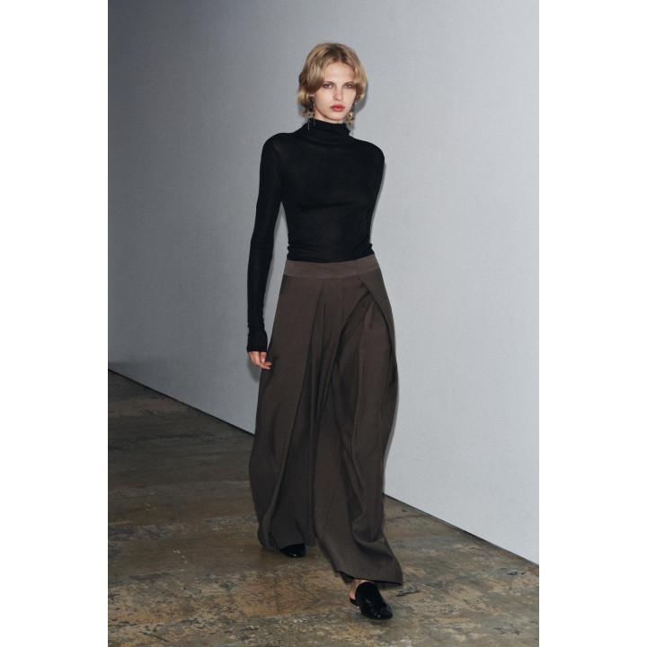 ФУТБОЛКА С ВОРОТНИКОМ-СТОЙКОЙ