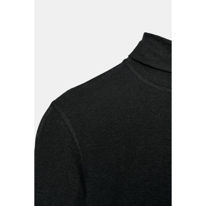 ФУТБОЛКА С ВОРОТНИКОМ-СТОЙКОЙ