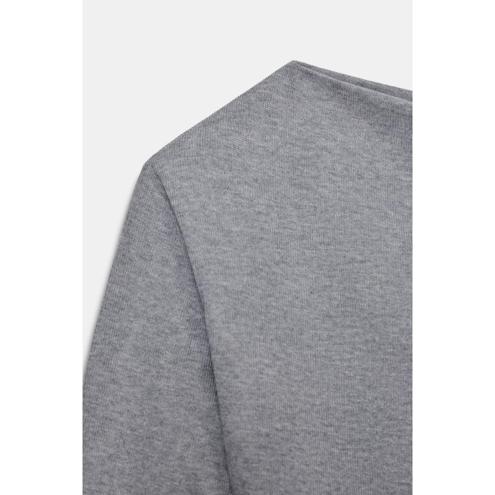 Топ с мягким прикосновением и асимметричным вырезом