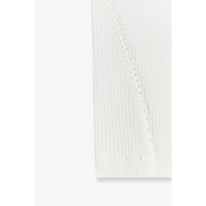 ОБЛЕГАЮЩИЙ ТРИКОТАЖНЫЙ ТОП