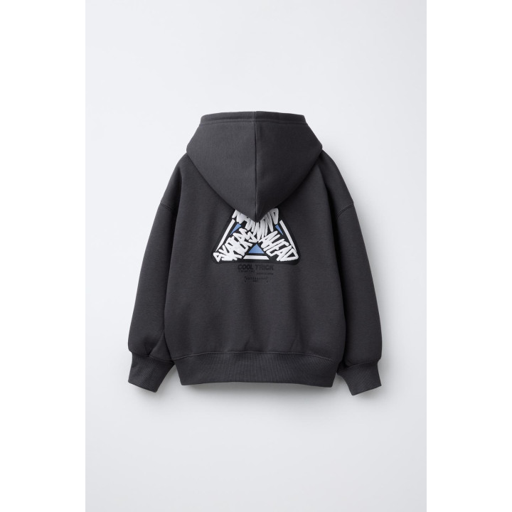 ХУДИ С РЕЛЬЕФНЫМ ПРИНТОМ