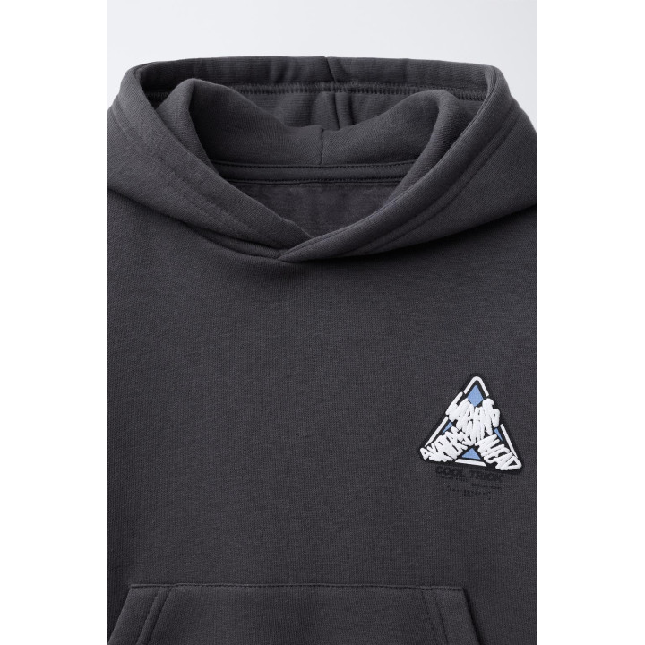 ХУДИ С РЕЛЬЕФНЫМ ПРИНТОМ