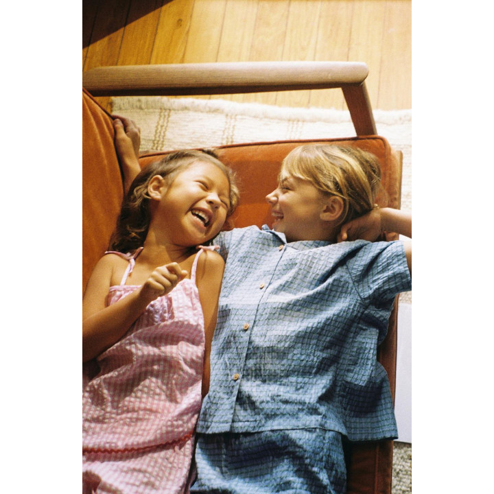 Пижама из рубашки в клетку и бермудских пижам