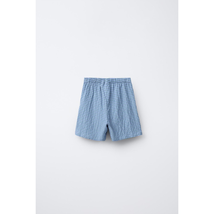 Пижама из рубашки в клетку и бермудских пижам