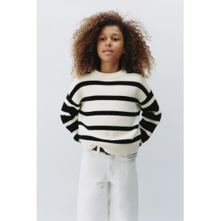 Вязанный свитер в полоску