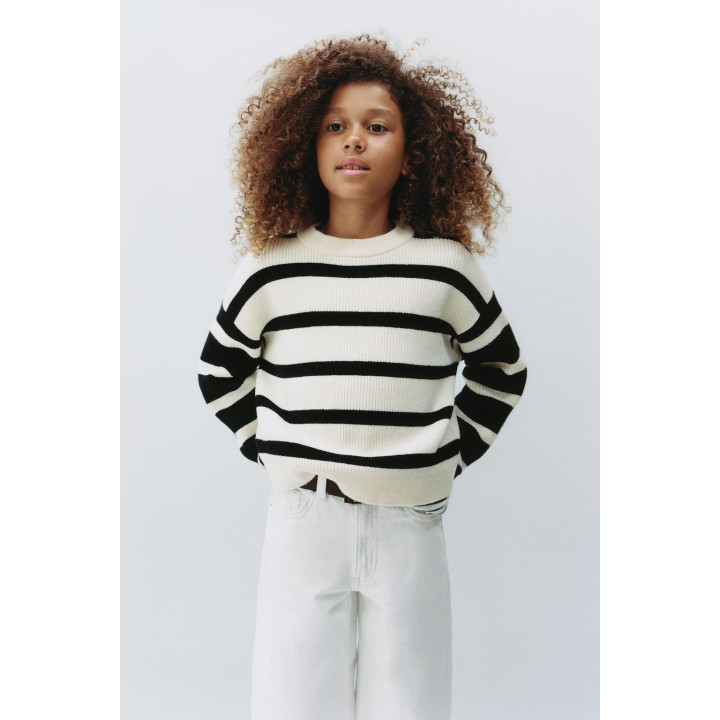 Вязанный свитер в полоску