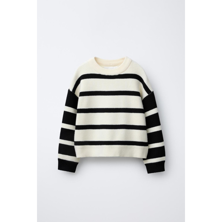 Вязанный свитер в полоску