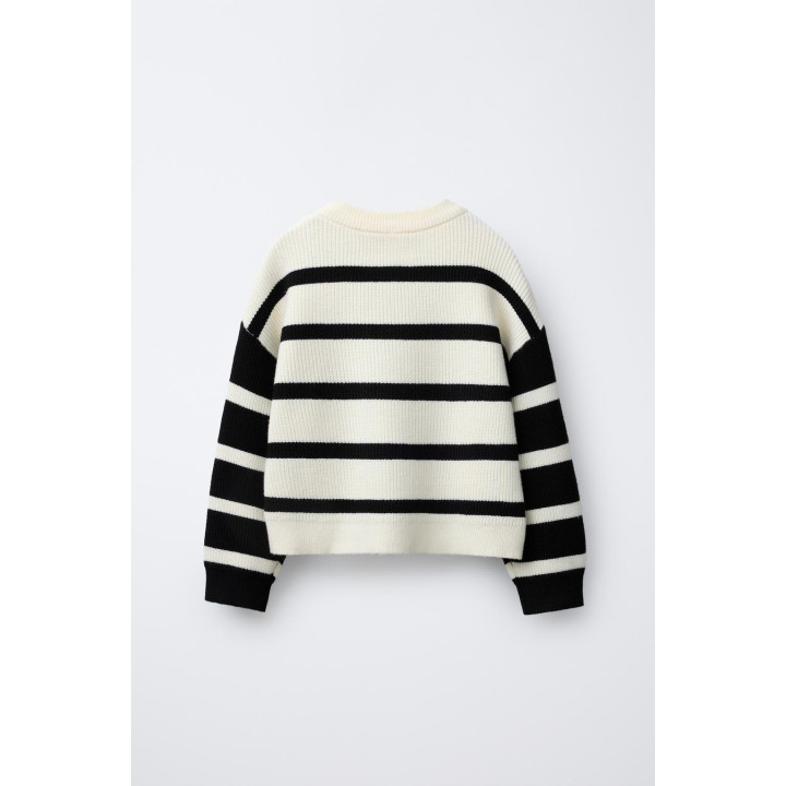 Вязанный свитер в полоску