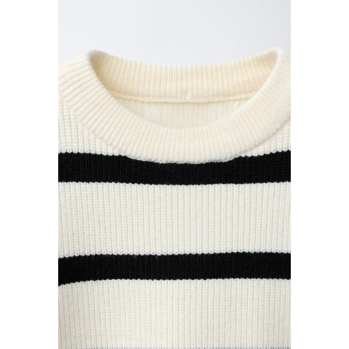 Вязанный свитер в полоску