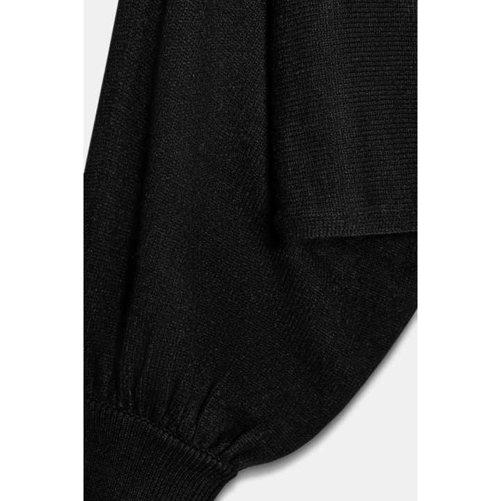 УКОРОЧЕННЫЙ СВИТЕР С ОБЪЕМНЫМИ РУКАВАМИ