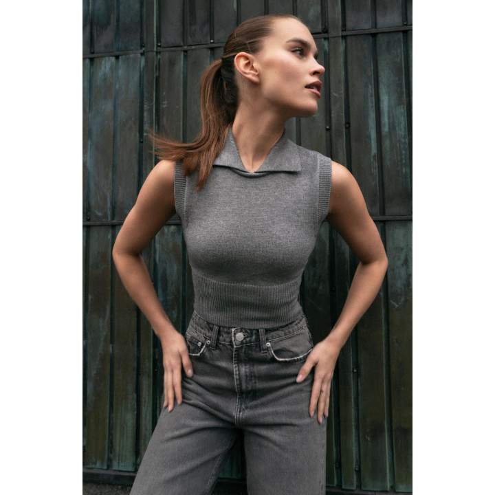 ТРИКОТАЖНЫЙ ТОП-ЖИЛЕТ С ВОРОТНИКОМ ПОЛО