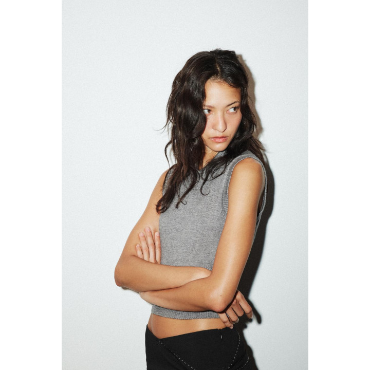 ТРИКОТАЖНЫЙ ТОП-ЖИЛЕТ С ВОРОТНИКОМ ПОЛО