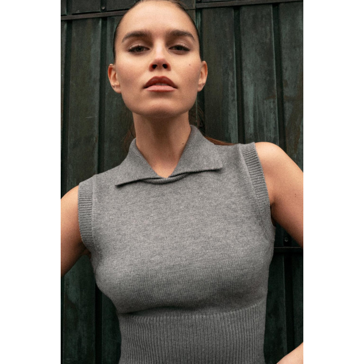 ТРИКОТАЖНЫЙ ТОП-ЖИЛЕТ С ВОРОТНИКОМ ПОЛО