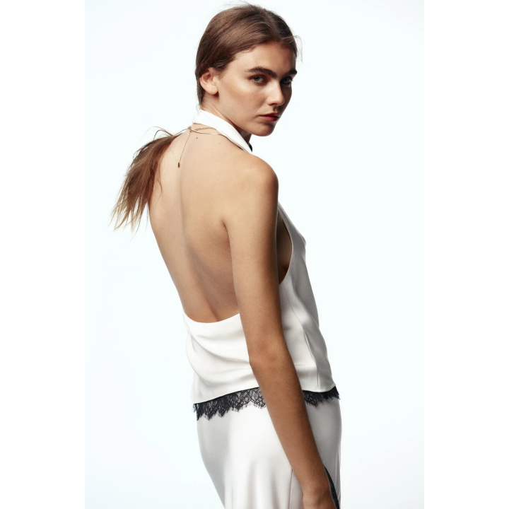 АТЛАСНЫЙ ТОП С КРУЖЕВОМ И ГОРЛОВИНОЙ ХАЛТЕР