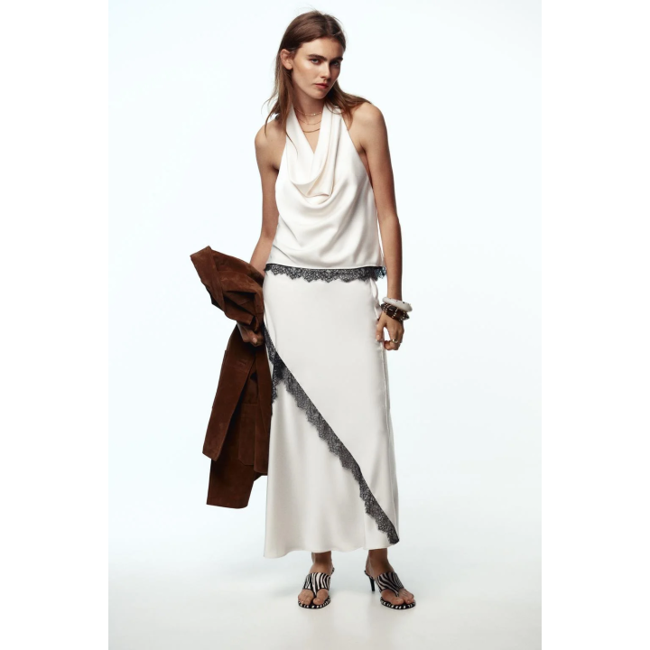 АТЛАСНЫЙ ТОП С КРУЖЕВОМ И ГОРЛОВИНОЙ ХАЛТЕР