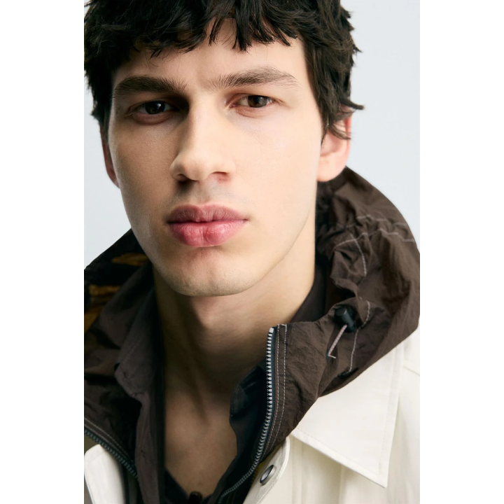 КУРТКА СВОБОДНОГО КРОЯ С БЛЕСТЯЩЕЙ ОТДЕЛКОЙ