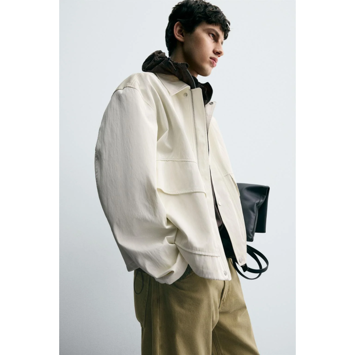 КУРТКА СВОБОДНОГО КРОЯ С БЛЕСТЯЩЕЙ ОТДЕЛКОЙ